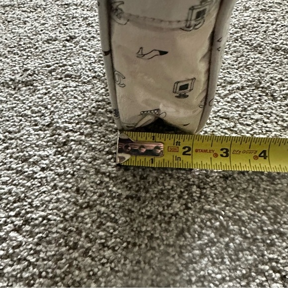 CHANEL Parfum Ivory Patent Icons Logos Large Cosmetic Case RARE FIND! - Picture 8 of 11